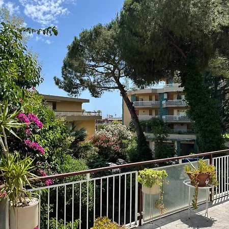 Apartment Water Lily